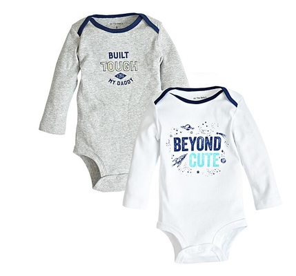 Kundenspezifisches Baby-weißer grauer langärmliger Bodysuit mit Buchstaben im Kasten-Druck
